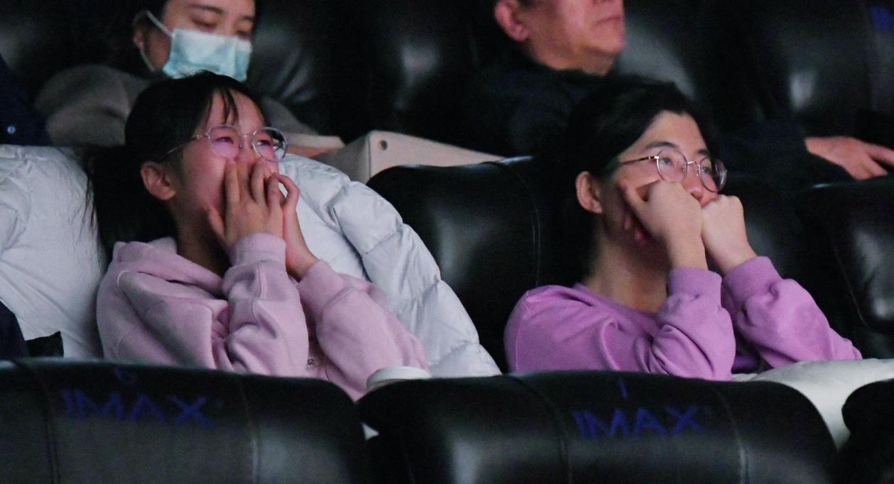 呼和浩特首映电影《泪光中的妈妈》