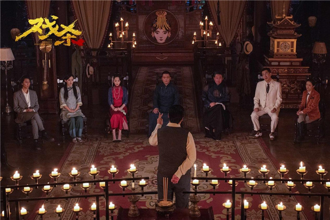贾冰主演的电影《戏杀》将于3月2日正式上映，他以幽默方式揭开一桩大案，与嫌疑人天团展开PK。
