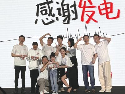 刘慈欣跨越时空催更《流浪地球3》，郭帆导演定档2027年大年初一