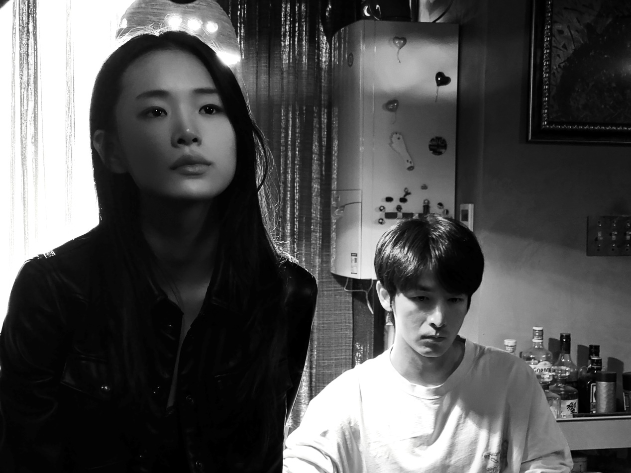 作家方磊认为，电影《先人一缕》在呈现作品特质和新意方面胜过原著。