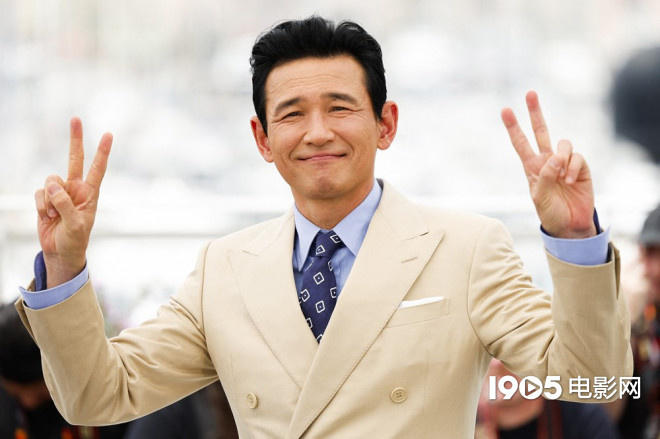 名人亮相：《老手2》剧组成员黄政民、丁海寅出席戛纳photocall活动 -1