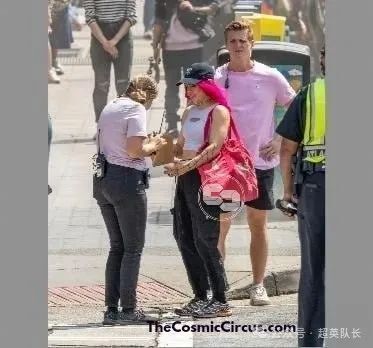 《美队4》新照曝光：炸鸡叔手持步枪，女反派亮相 -2