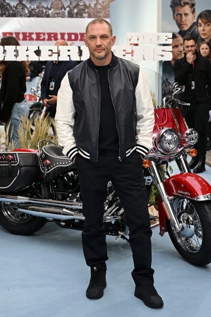骑士风范闪耀！伦敦首映《摩托骑士》，汤姆·哈迪等主演亮相礼堂 -2