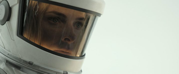 《羊毛战记》第二季发布最新剧照，丽贝卡·弗格森惊艳亮相 -2