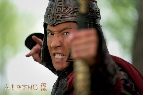 张艺兴练习弓技“练无止境”，获成龙盖章“未来打星”在电影《传说》片场 -1