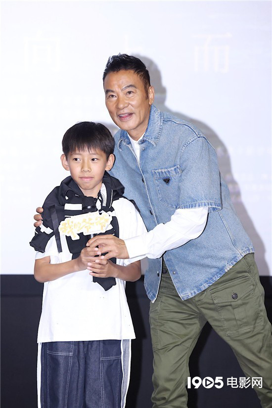 任达华《我的爷爷》再现小人物风采，首映秀山东方言引热议 -2