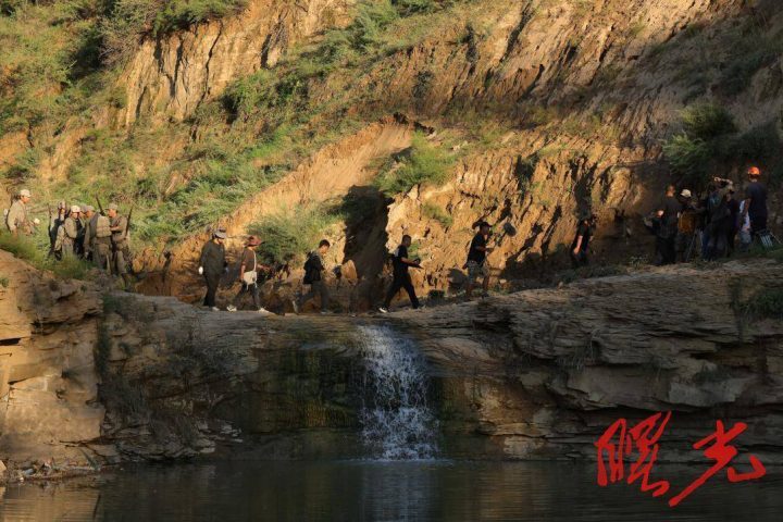 匠心巨制《曙光》杀青，红色革命精神再焕新辉 -3