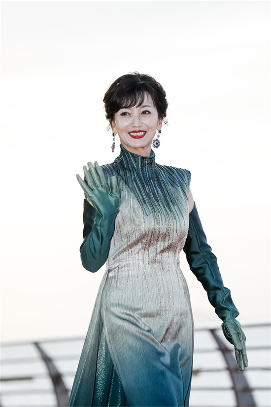 第六届海南岛国际电影节闭幕式：赵雅芝、叶童 “合体”共演 -2