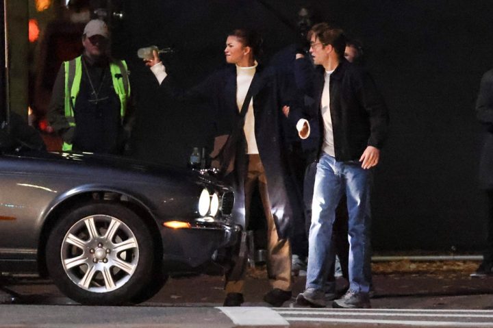 《戏剧故事》：赞达亚情绪失控 帕丁森拉扯无果 -1