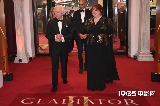 英国王室亮相《角斗士2》伦敦首映 与主创握手 -1