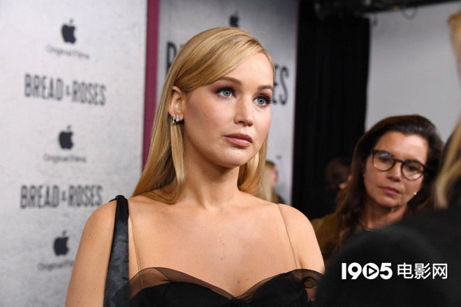 《面包与玫瑰》首映现身,詹妮弗·劳伦斯大肚二胎 -2 《面包与玫瑰》首映现身,詹妮弗·劳伦斯大肚二胎 -2