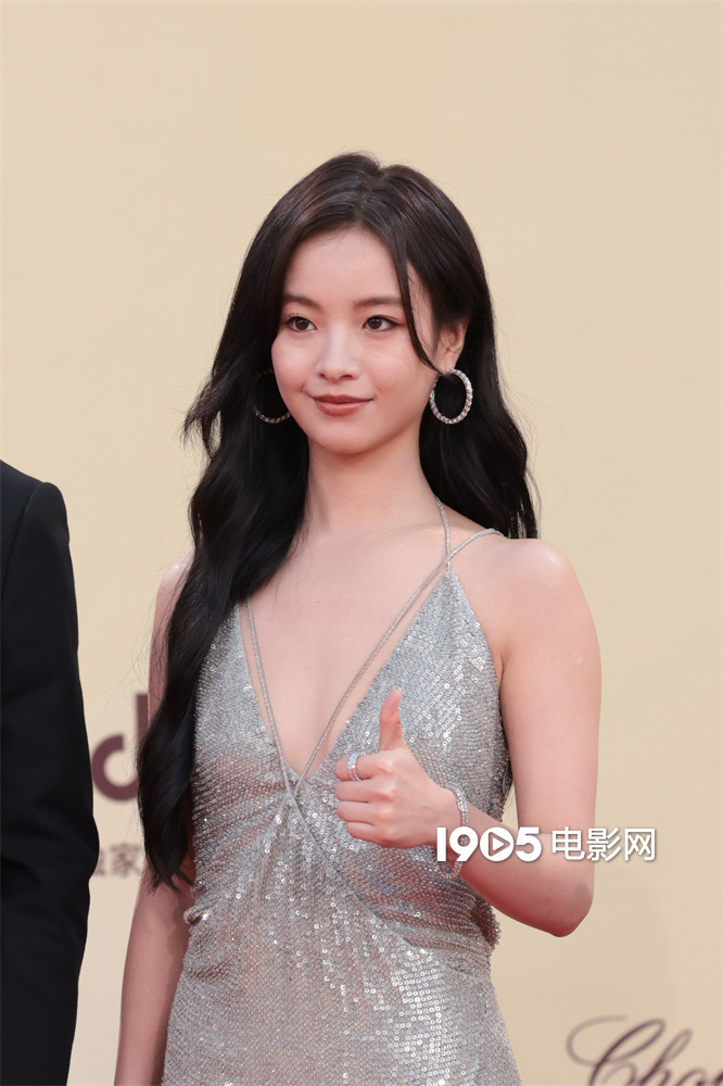 李庚希成金鸡奖最佳女主角，亮相红毯 -1