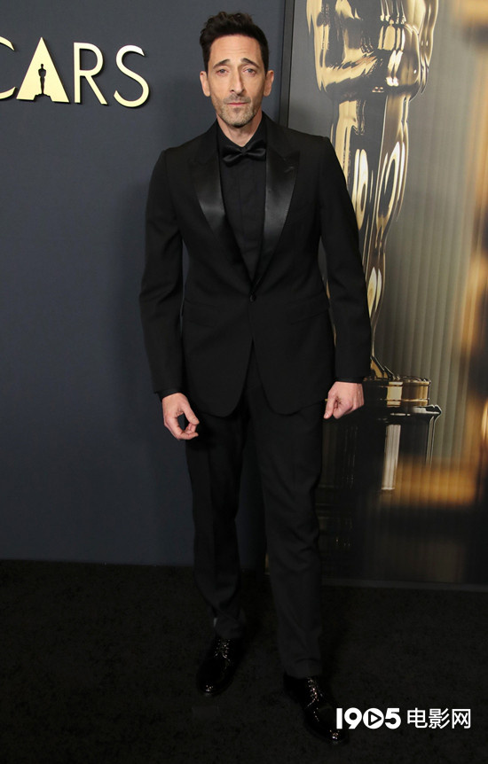 星光璀璨！劳伦斯孕肚亮相朱莉儿子引人注目 -3