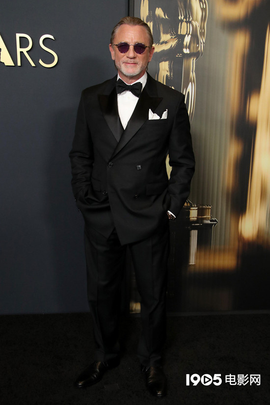 星光璀璨！劳伦斯孕肚亮相朱莉儿子引人注目 -2