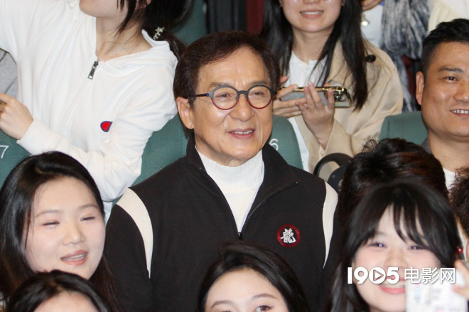 成龙亲临武汉高校！与学生分享香港功夫电影制作技巧 -2