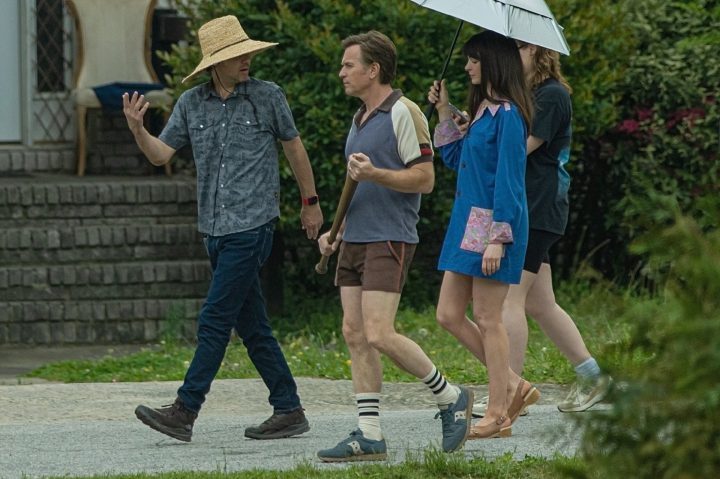 《鲜花谷街》延期上映，海瑟薇与伊万再度携手 -1