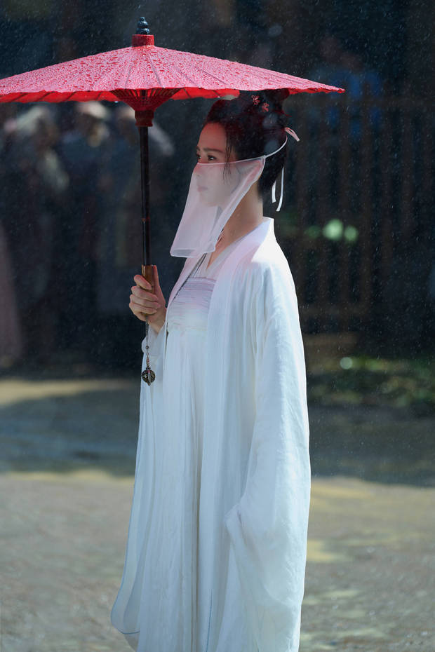 刘诗诗《白色面纱》神秘回眸，千娇百媚尽现 -1