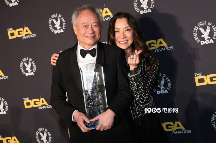 李安荣获美国导演工会终身成就奖，杨紫琼颁奖！ -1