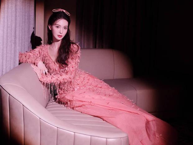 金晨粉裙配蝴蝶结，少女心爆棚 -1