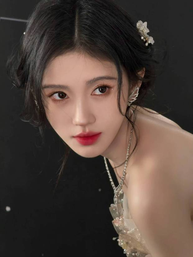 鞠婧祎：精致五官，白皙肌肤，如仙子般 -3