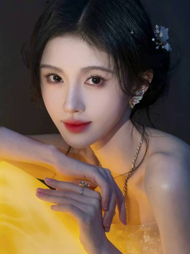 鞠婧祎：精致五官，白皙肌肤，如仙子般 -2