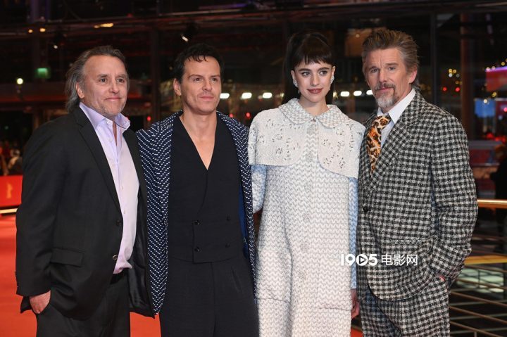 《蓝月亮》柏林首映盛典：玛格丽特·库里领衔主创亮相 -1
