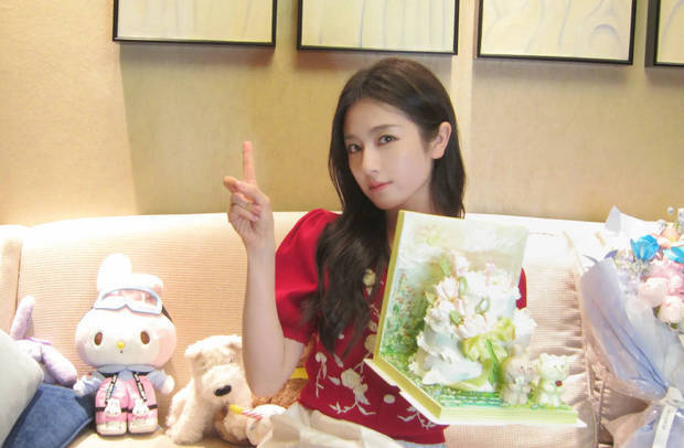 李兰迪美照庆15年出道，笑容灿烂比耶 -3