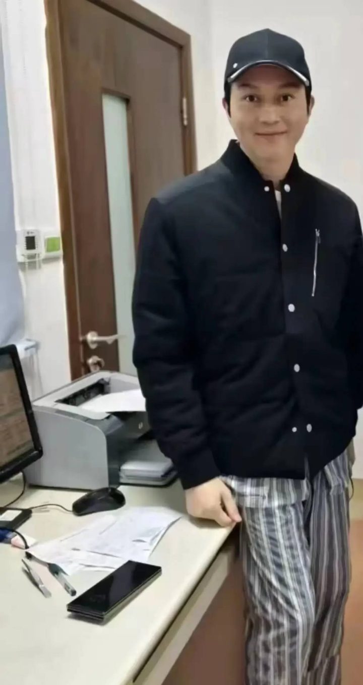 张智霖谈胆结石：病情好转，平安回港 -2