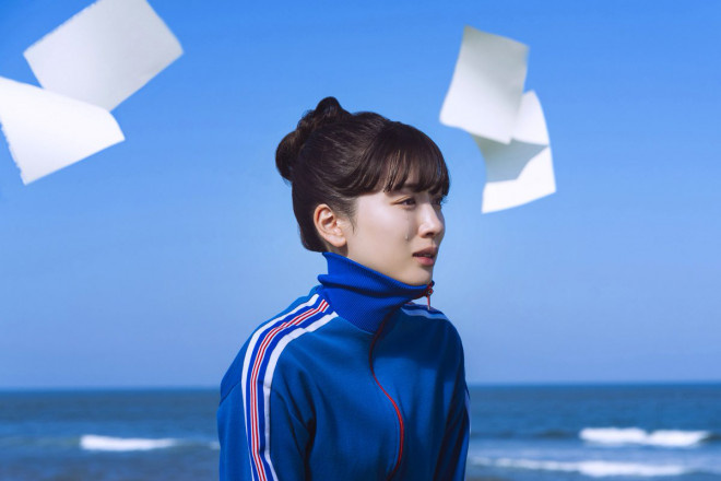 《写写画画》剧照：大泉洋竹剑指向永野芽郁 -1