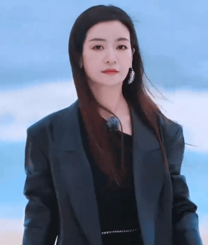 李晟回应《浪姐》镜头争议：努力赢取观众青睐 -1