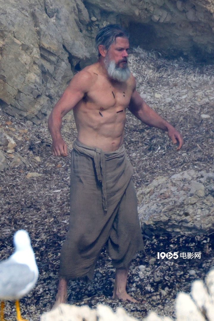 《奥德赛》快讯：54岁马达腹肌抢镜，赞达亚亮相 -1