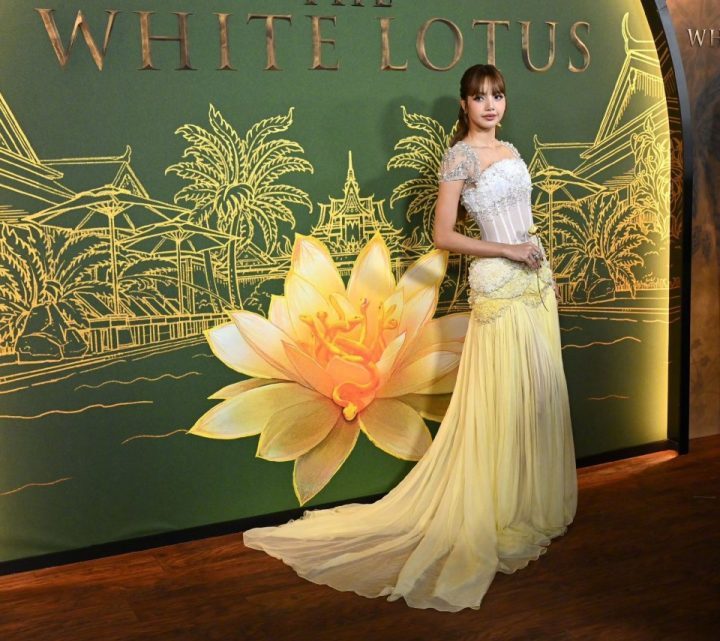 《白莲花度假村》第三季首映：Lisa亮相，2月16日开播 -1