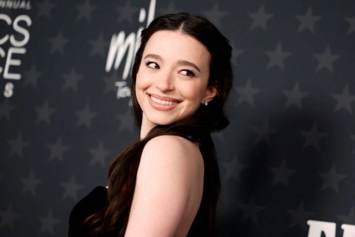 第30届好莱坞评论家选择奖：红毯星光璀璨 -1