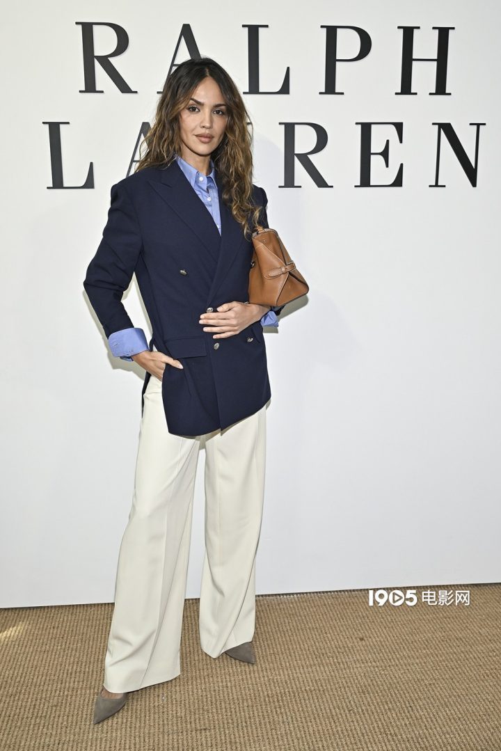 安妮·海瑟薇与林志玲共聚一堂，艾莎·冈萨雷斯亦在场 -2