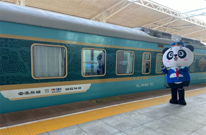 中国电影消费年启幕：《跟着电影去旅游》主题列车首发 -1