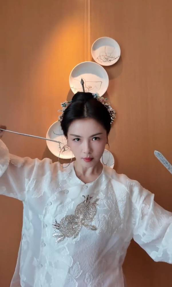 “三条簪”下的刘涛：侠女风范，坚毅眼神 -2