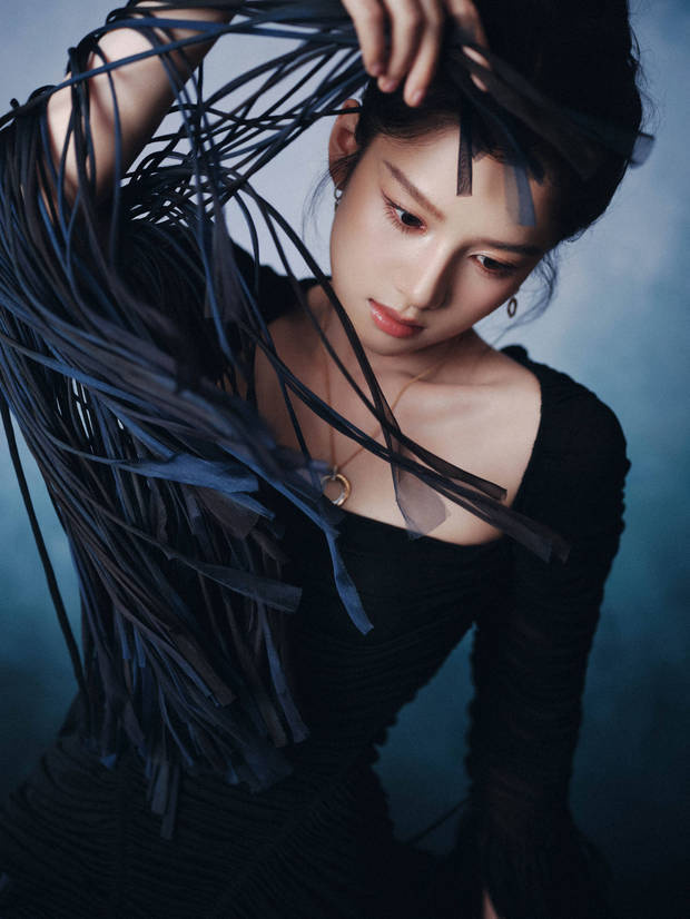 张婧仪穿《黑色流苏长裙》亮相华表奖 -4