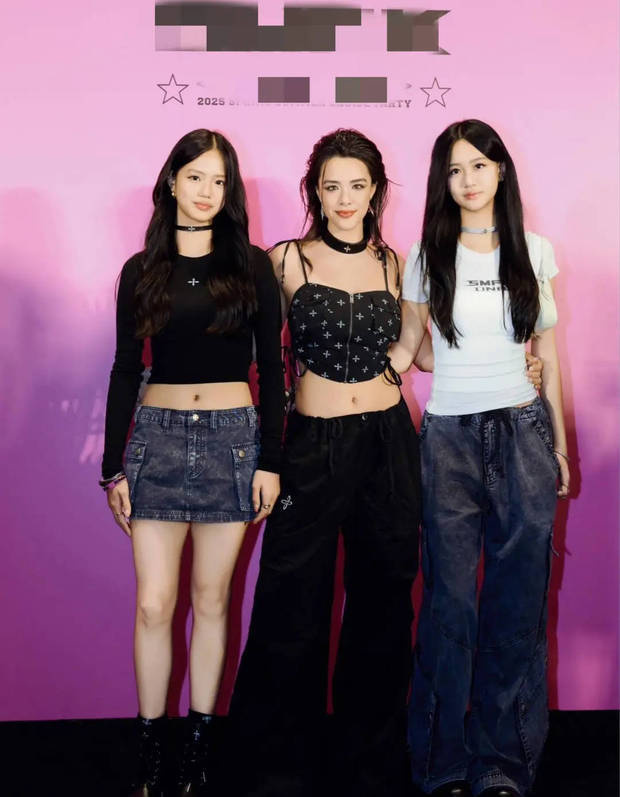 贾静雯钟丽缇女儿同台秀美腿 青春时尚 -3