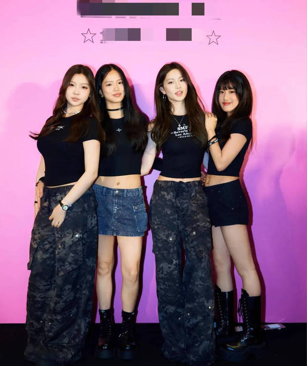 贾静雯钟丽缇女儿同台秀美腿 青春时尚 -1