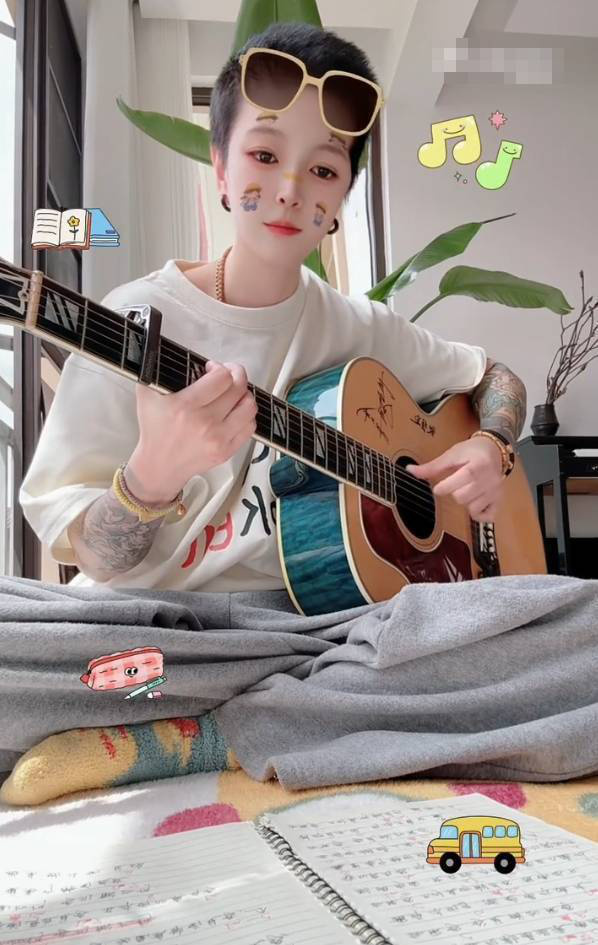 《好声音》毕夏：去年车祸 半年两度开颅手术 -1