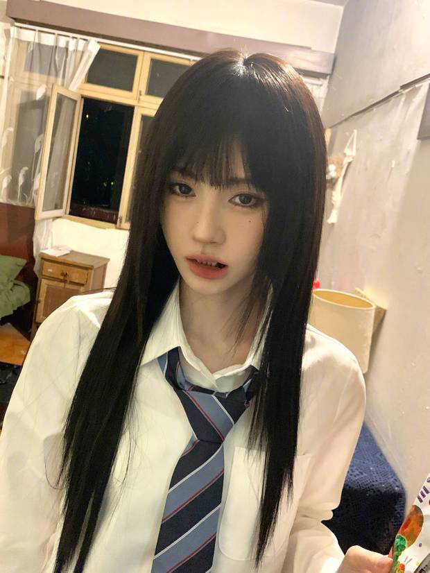 鞠婧祎新学院风造型《黑发齐刘海》甜酷爆红 -2