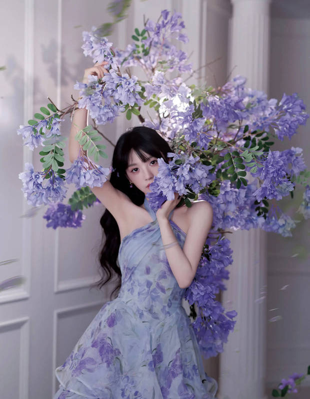 田曦薇《紫色挂脖长裙》：微卷簪花，灵动如精灵 -2