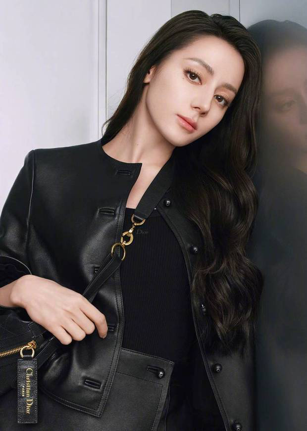 迪丽热巴《黑色挂脖裙》高马尾，摩登女郎氛围满分 -3