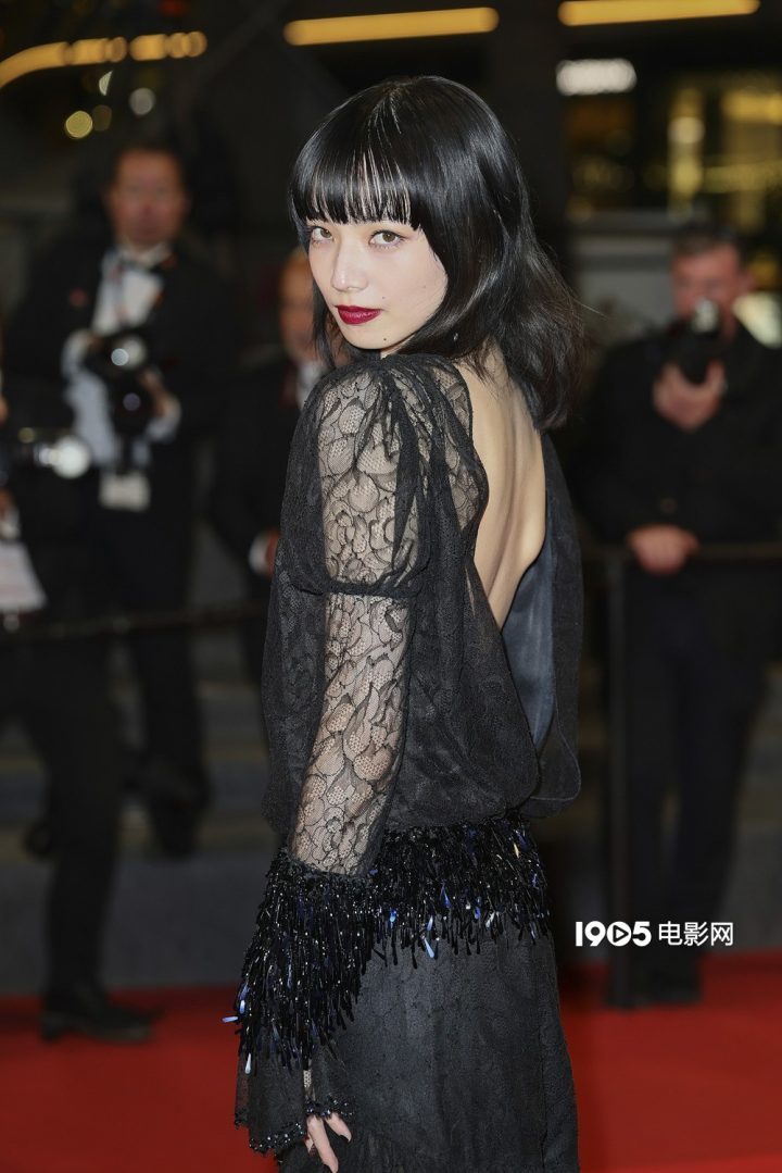 《8号出口》戛纳首映：二宫和也与小松菜奈闪耀登场！ -2