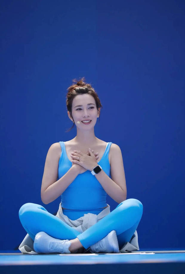 韩庚妻子卢靖姗瑜伽装现身,二胎孕肚初显马甲线抢眼 -2 韩庚妻子卢靖姗瑜伽装现身,二胎孕肚初显马甲线抢眼 -2