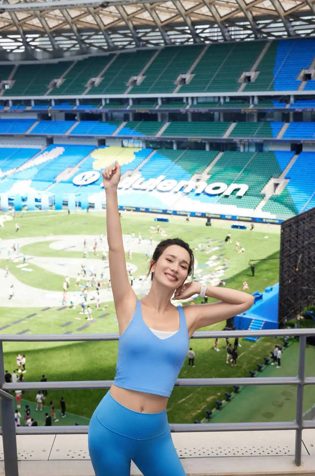 韩庚妻子卢靖姗瑜伽装现身,二胎孕肚初显马甲线抢眼 -1 韩庚妻子卢靖姗瑜伽装现身,二胎孕肚初显马甲线抢眼 -1