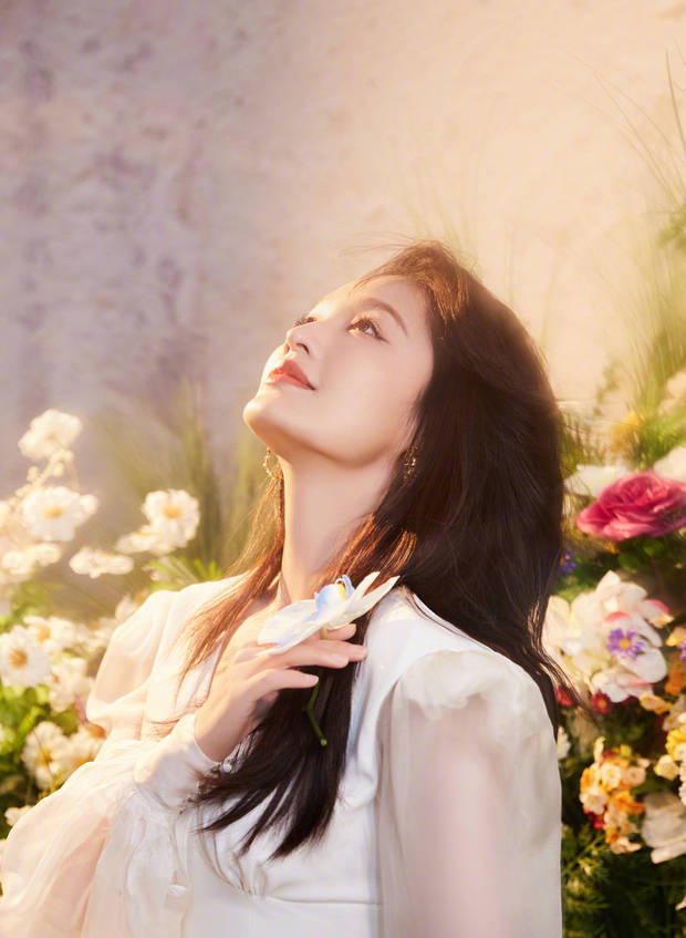 李沁白色礼服亮相,笑容灿烂 -2 李沁白色礼服亮相,笑容灿烂 -2