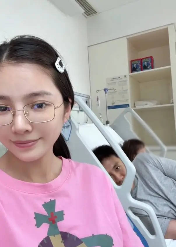 杜淳妻子谈女儿住院：脱水引酸中毒 -1