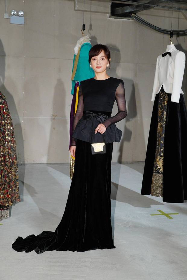 孙俪与何超莲同框:优雅知性PK甜美可人 -2 孙俪与何超莲同框:优雅知性PK甜美可人 -2