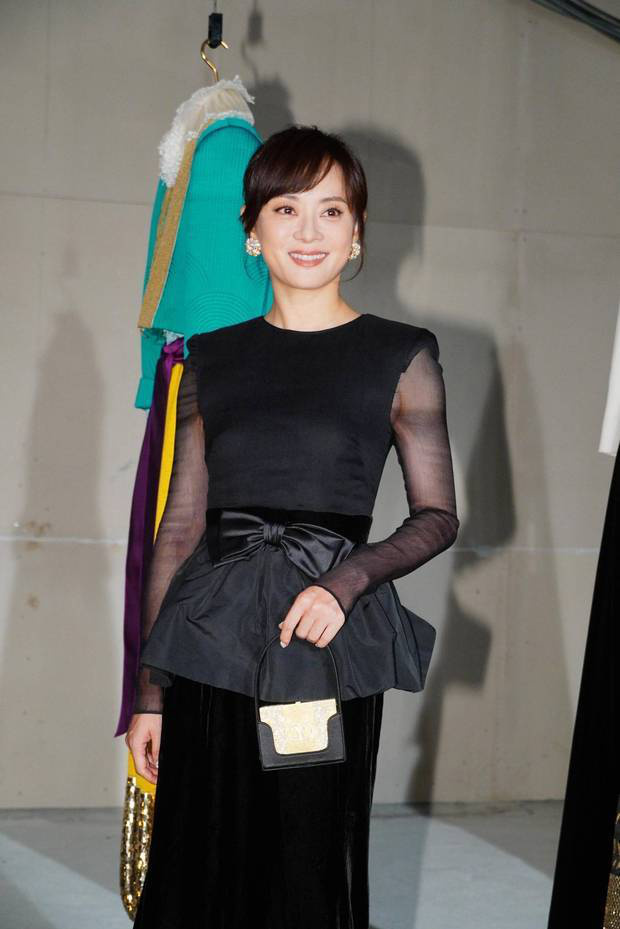 孙俪与何超莲同框:优雅知性PK甜美可人 -1 孙俪与何超莲同框:优雅知性PK甜美可人 -1